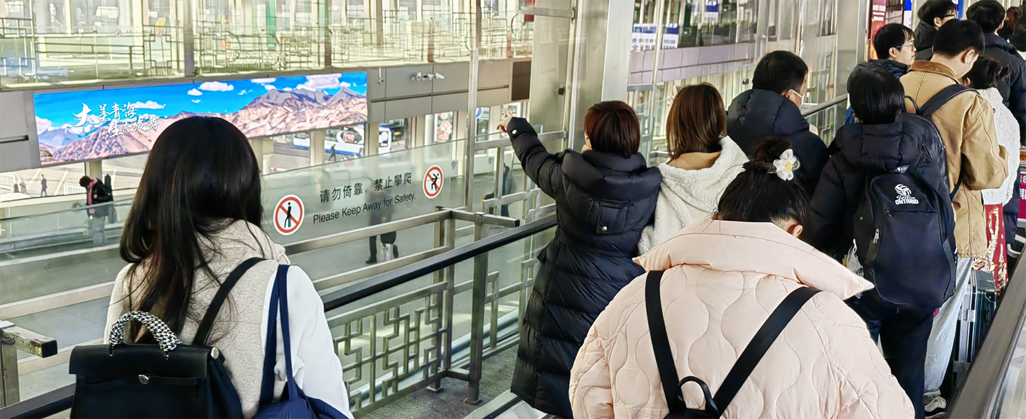 北京首都机场GTC连廊超级双屏媒体 北京首都机场GTC连廊超级双屏媒体